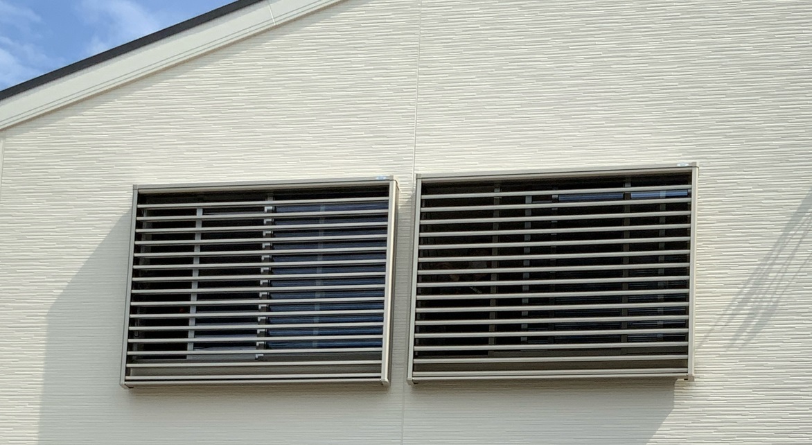 愛知県知多郡南知多町　ルーバー窓取付工事　オイレスECO　採風ルーバー　ブリイユS